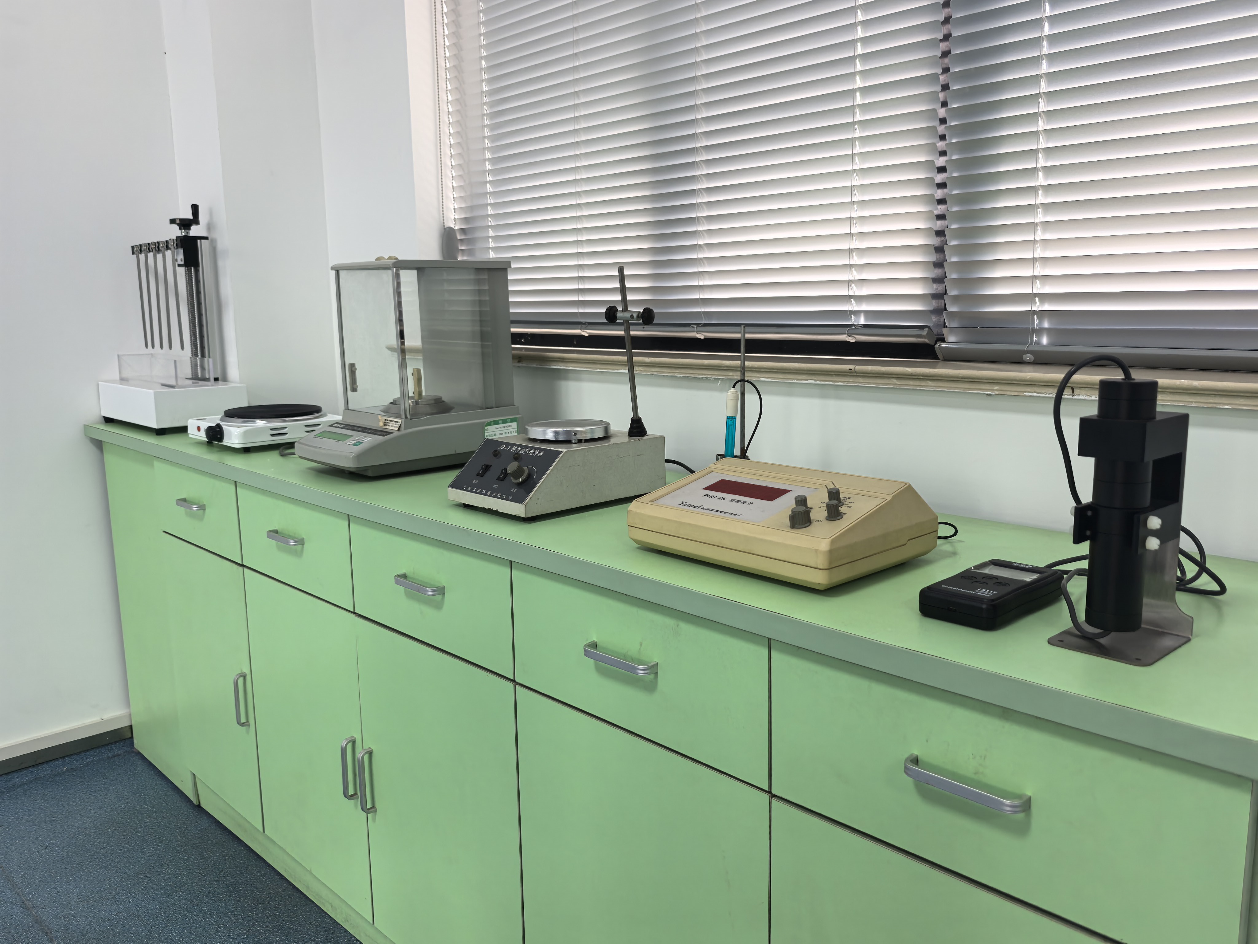 Chemical Analysis Lab Bench